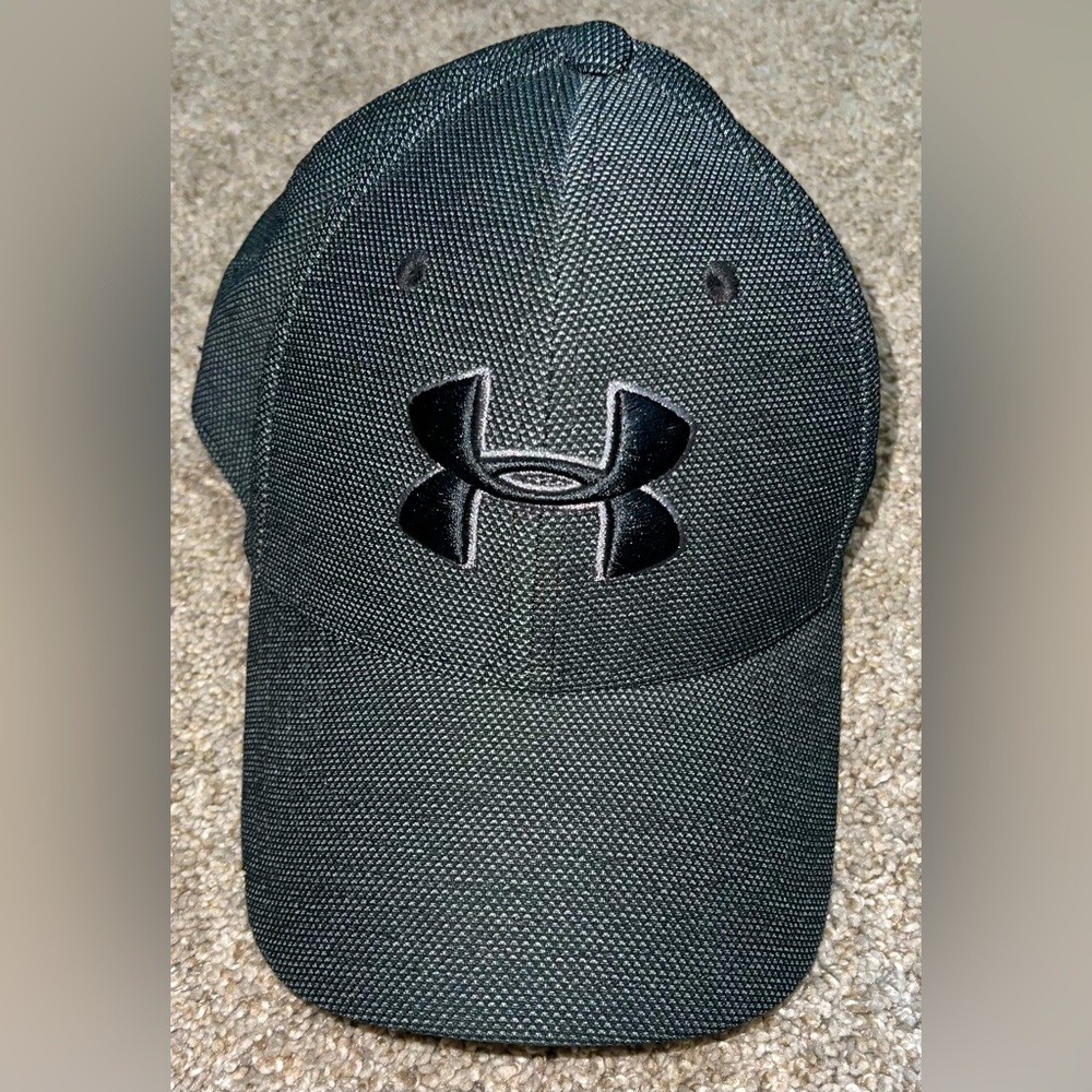 Under Armour Men’s Large/XLarge heathered black hat classic fit